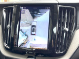 【360&deg;ビューカメラ】4台の高解像度カメラで360度の鳥瞰図を表示。隣の車や壁、死角にある障害物などを画面で確認できるため、狭いスペースでの駐車・出入りも安心です。