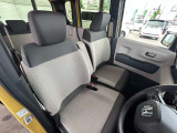 運転席の画像です。十分なスペースがあり、ゆったりした状態で運転していただけます♪