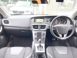 いまは生産終了となった大人気コンパクトカーV40!!安全で快適なドライブが出来ますね♪スタッフお勧めの一台ですぜひご覧ください!