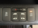 乗り降りに便利な電動スライドドアを装備しています。