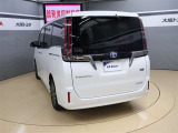 バックカメラが付いているので後方確認が非常にしやすいです。今や運転初心者も熟練者も必須装備!ついていて損はないですね♪