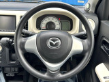 インテリアに合わせたデザインのステアリングは、運転される方のことも考え、運転しやすい形状、大きさです。是非一度、実際に触ってお確かめください。
