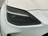 LEDヘッドライトは、点灯の瞬間から最大光量を発揮し、突然暗くなるトンネルなどでの安定感を高めます。
