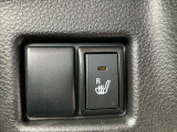 寒い日でも運転席に暖かいシートヒーター付き