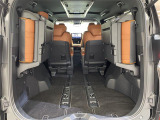 【トランク】積み込みやすくて、たっぷり積める荷室です。シートアレンジできるものは、乗車人数と荷物の量や大きさによってシートを動かすことができるので、より快適なドライブが可能です!