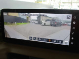 フロントカメラとしても使用できます。見通しの悪い道路でも頼りになる助っ人です。
