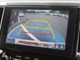 バックモニター付きでガイドラインがモニターに表示され、車庫入れや縦列駐車などの際に役立ちます!