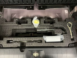 もしもの時に安心な工具やジャッキ、パンク修理キットがあります。