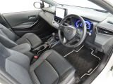 シンプルで使いやすいデザインの運転席です。