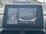 アラウンドビューモニター搭載。上から見下ろしたように液晶に映るのでスムーズな駐車をサポートします。