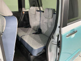 後部座席のお連れ様にも快適な空間です。