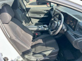 快適に運転できるドライブポジション!運転席シートリフターとシートスライドで、無理のない運転姿勢がとれます。