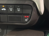 運転席にはシートヒーターが付いています!寒い日に便利な装備ですね。