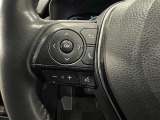 【ステアリングスイッチ】運転中に視線を前に向けたまま画面の操作できます。