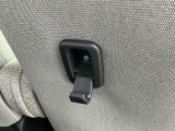 床に置きたくない荷物を置くのに便利なフック