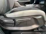 運転席のシート高さ調整が可能です。