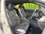 運転席シート廻りは使用感も少なく、良好な状態となっています。前オーナー様が丁寧に使っていたことがよくわかりますね。