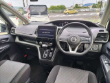 運転席まわりもスタイリッシュですよ。