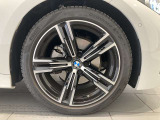 サービスにはドイツ本国と同様に教育と訓練を受け、BMWを知り尽くした「マイスター」が数多く在籍しております。360度による納車前点検整備で、お客様に安心と安全をお届けいたします。
