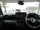 明るく広々した車内で、運転に全集中できます