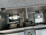 ラゲッジ下にも結構広めの収納スペースがあります。