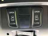 【両側パワースライドドア】スマートキーや運転席のスイッチで後席両側スライドドアの開閉が可能♪電動だから力を入れてドアを開ける必要が無く、小さなお子様でも簡単に開け閉めでき快適です♪