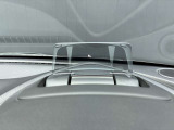 運転に必要な情報を視線移動の少ない位置に表示するヘッドアップディスプレイを装備!速度などを確認する際の視線移動を減らし、安全で快適なドライブをサポートします!