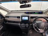 見通しの良い運転席回りとなっておりますので安心して運転をして頂けます!窓が大きいので明るく開放的な室内です
