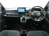 ◆視界広々で非常に運転しやすくロングドライブでも疲れを感じさせないすっきりとまとまったインパネ周りです。
