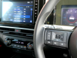 ナビの音量など車両情報を手元で操作できるハンドルスイッチ付き。