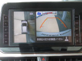 【アラウンドビューモニター】上空から見下ろしているかのような映像を映し出して、スムースな駐車をアシストします。