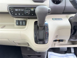 オートエアコン装着車で車内はいつも快適です。