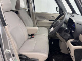 【運転席シート】ゆったりと広々した空間です。ストレスなく運転ができますよ!