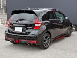 ボディ剛性を徹底的に磨き上げ、ダウンフォース性能も追求したNISMO専用エアロフォルム。後ろ姿からもNISMOの走りへのこだわりが伝わる、存在感あふれるリヤビューです!