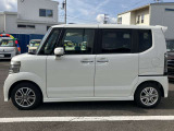 私達の強みは、車の仕入れから整備、板金塗装そして販売、さらにアフターケアまで自社で一貫して行える点にあります。これにより全ての行程に責任を持ち、お客様に信頼できるサービスを提供いたします。