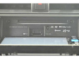 DVD、CD、SDカードのメディアが使用できます。もちろんBluetoothも使えます。