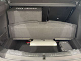 輸入車ディーラーとして長年の経験と実績に基づいた厳格な自社基準による仕入れ、さらに第三者機関を介した客観的な車両状態の鑑定。 私たちの商品は、それらの厳しい品質チェックを経て初めて店頭に並びます。