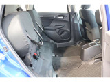HONDA独自の機構!リアシートはチップアップ(跳ね上げ)することにより背の高い荷物も楽々積み込みすることが可能!!より空間を有効にするためにも大変便利なシートアレンジになります!!