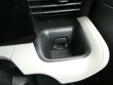 運転席側にあるドリンクホルダーです。