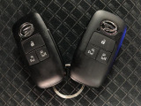電子カードキーを携帯していれば、ドアハンドルやバックドアのリクエストスイッチを押すだけでドアの施錠・解錠気軽に出来ます。遠くはなれた場所からの操作も可能です。盗難防止のイモビライザー機能装備です!!!