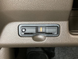 ハンドルの左下にETCがついています。高速道路の料金所の通過も楽々です。カードの取り出しもしやすい場所についています。