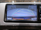 ステアリングと連動したガイド機能付きリヤモニターを装備しております。