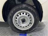 タイヤ装着サイズは「155/80R14」です。