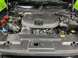 ランドローバー内製3.0L直列6気筒クリーンディーゼルターボエンジンはマイルドハイブリッドシステムとの組み合わせです。300馬力のパワフルユニットです