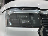 LEDヘッドライトは、点灯の瞬間から最大光量を発揮し、突然暗くなるトンネルなどでの安定感を高めます。