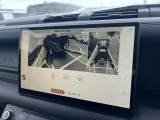 【3Dサラウンドカメラ】周囲の安全確認をアシストする機能です。3D車外ビュー、360&deg;オーバーヘッドビューを 利用して、狭いスペースでも安心、スムーズに運転操作ができます。