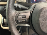 ステアリングにオーディオ操作スイッチが付いています。オーディオ画面に直接タッチしなくても操作が出来ますので、運転に集中できます。