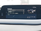 こちらのお車には先進安全装備が多数搭載されています。衝突被害を回避あるいは軽減するためのブレーキや、後方死角からの接近警報、車線逸脱を防止する警報装置など、詳しくはスタッフまでお尋ねください。