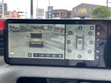アラウンドビューモニターです☆車の前後左右にカメラがついており駐車時には上から車を見たような画面が見れますので、4方向の状況を確認することができる便利な機能です☆