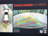 【マルチテレインモニター】車のフロントやサイドのカメラ画像を同時にモニター表示することで、悪路や狭い道を走行時でも周囲の状況確認ができ安心!本格SUVにうれしい装備です♪